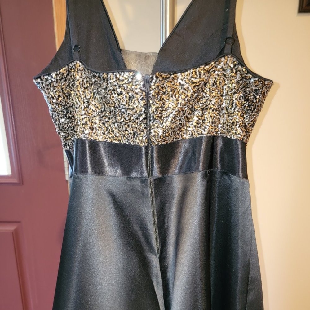 EVER-PRETTY Mesh Insert Contrast Sequins High Low Hem Satin Prom Dress - Picture 3 of 5